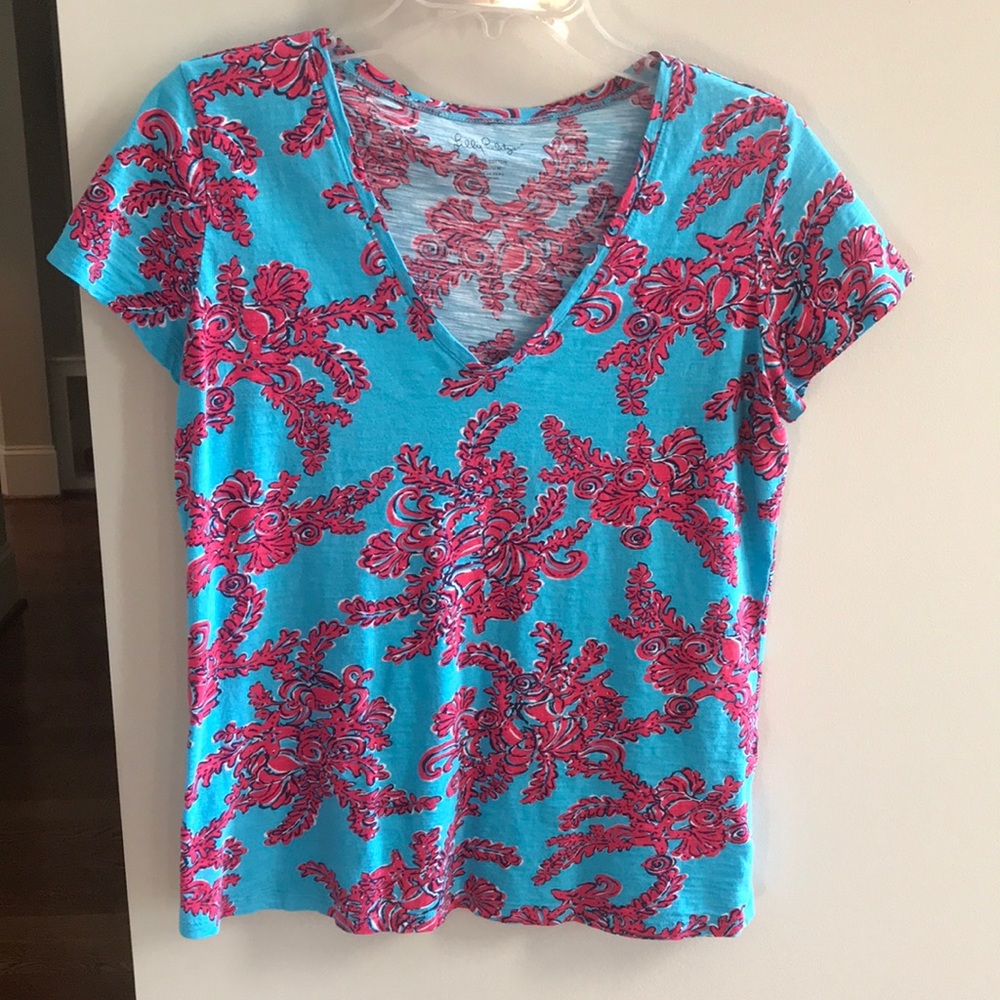 Lilly Pulitzer size medium top